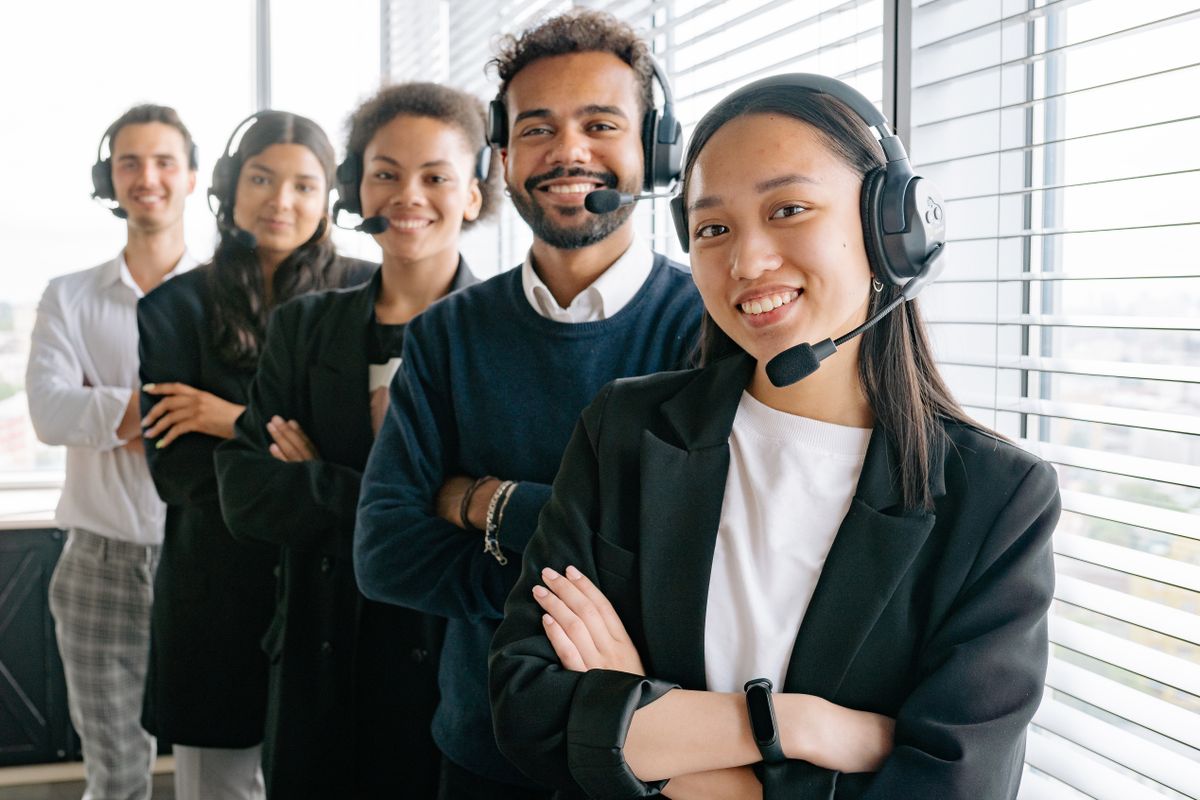 Team splitting the roles of an electronic invoicing project between firm, integrator and approved platform