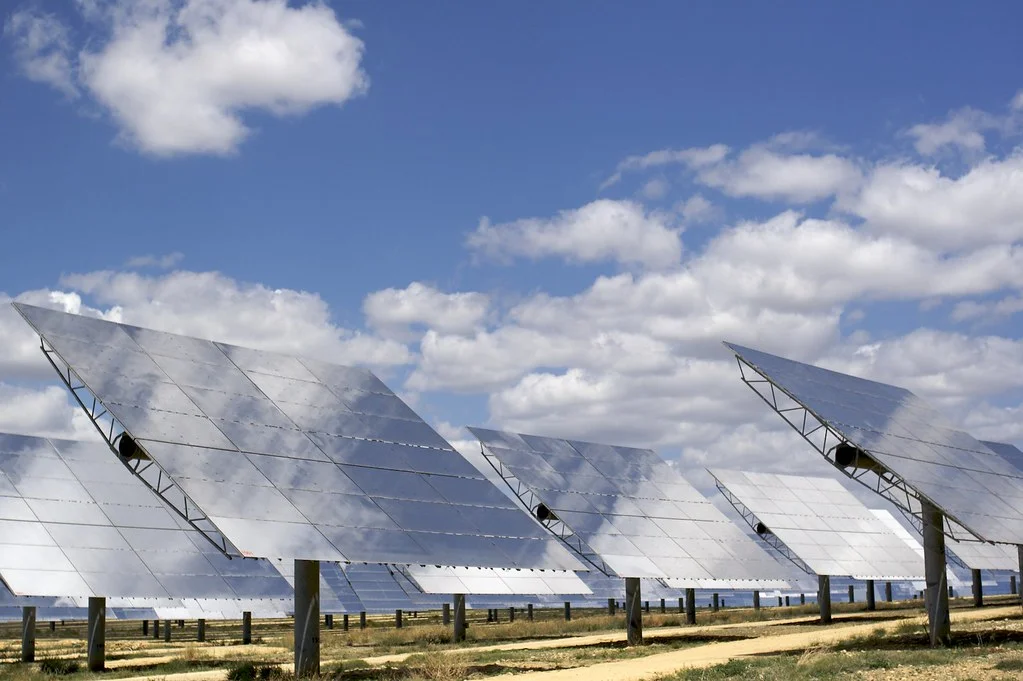 Centrale solaire à miroirs, illustration des sources d'information sur l'énergie pour les professionnels