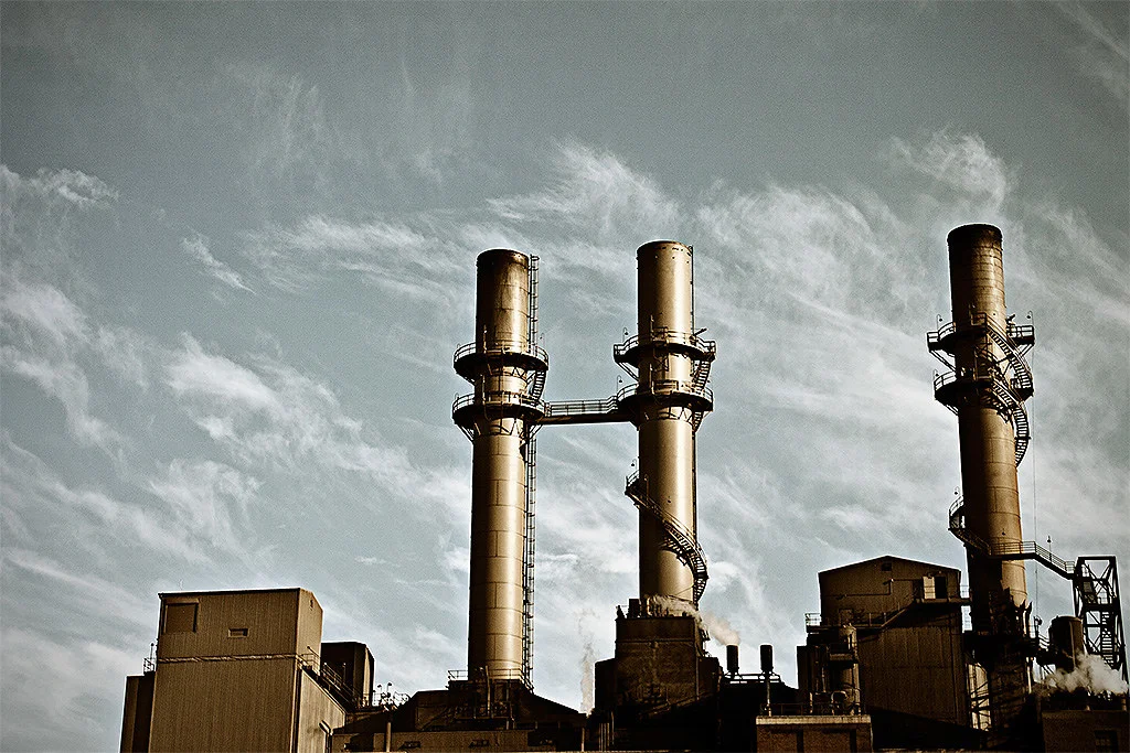 Cheminées et installations d'un site industriel soumis à la réglementation environnementale